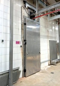 Холодильная откатная дверь